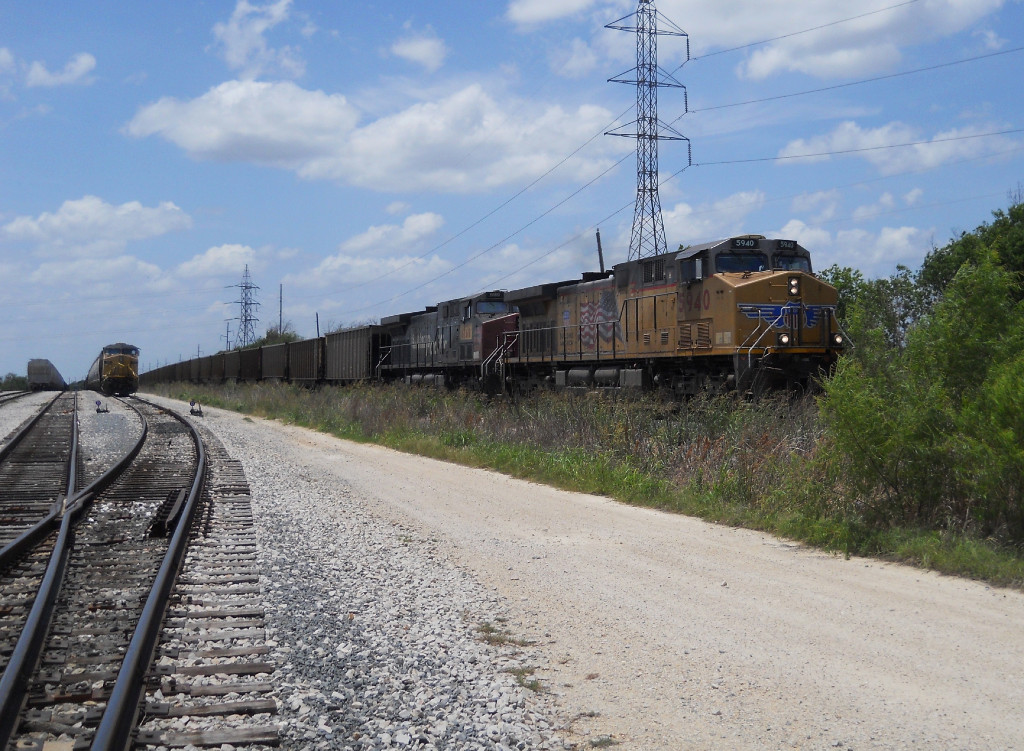 UP 5940  1Jun2011  NB at JAMA with empty coal cars 